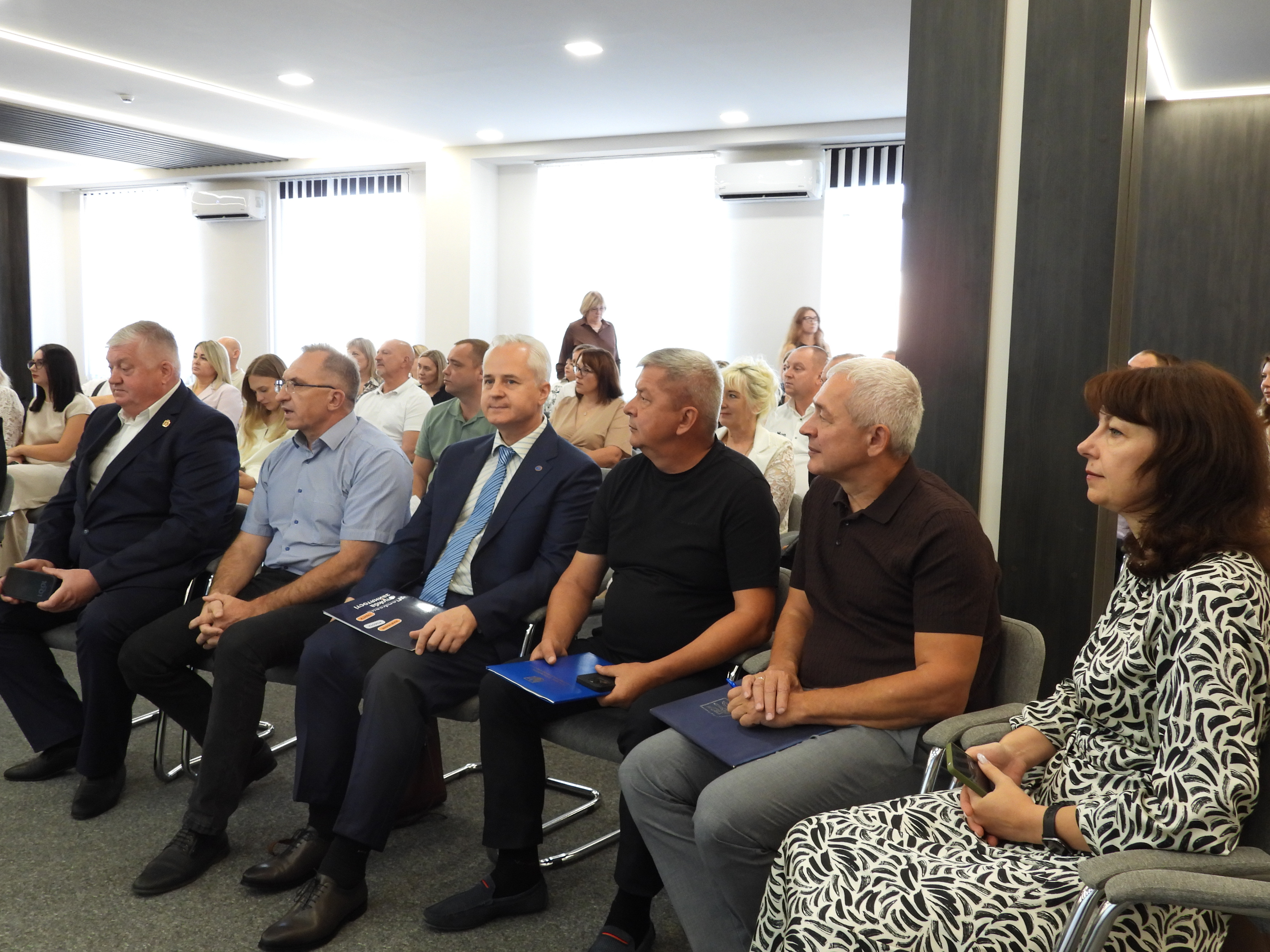 На Кіровоградщині відзначили підприємців з нагоди професійного свята. Фото № 2/1